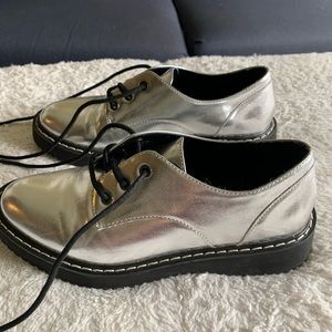 Silver Metallic Shoes with Black Platform